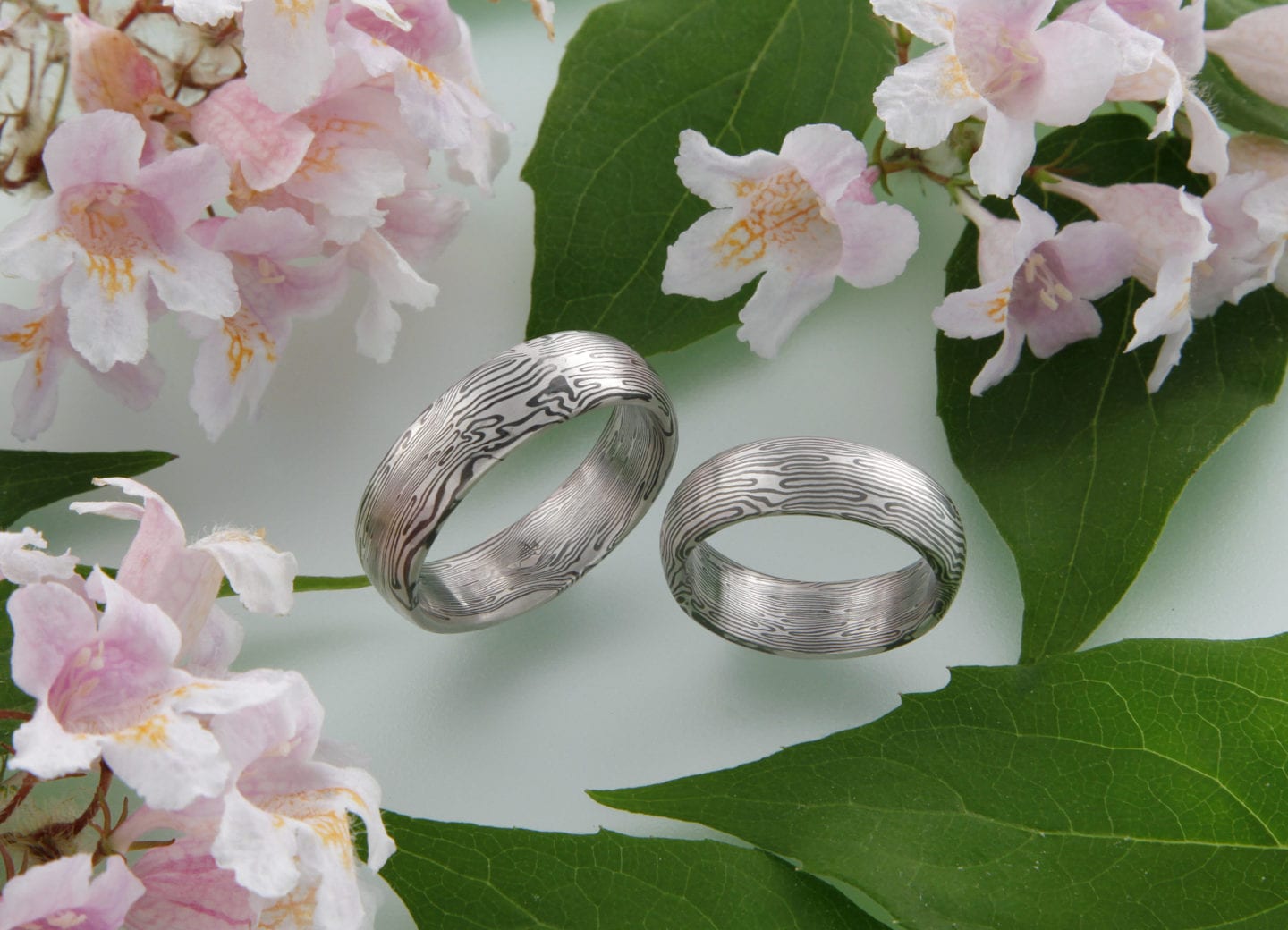 Spiegelbildliche Mokume Gane Ringe mit Palladium und Schneesilber