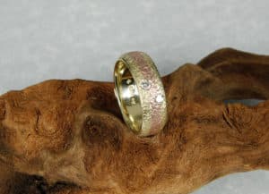 Zwillingsring Eisschlag mit zwei Brillanten Gelbgold Feuerrotgold