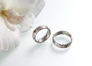 Zwillingsdamastringe in Gelbgold 917 Palladium 375 und Schneesilber 960