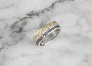 Antikeckring Eisschlag mit 3 Brillanten Schneesilber Gelbgold Palladium