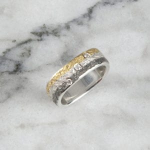 Antikeckring Eisschlag mit 3 Brillanten Schneesilber Gelbgold Palladium