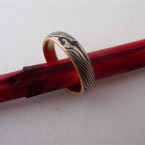 Mokume Gane Ring Silber 925 und Corintium Aes mit Gelbgold 750 innenring