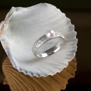 Eisschlagring mit Perle