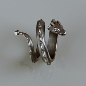 Drachenring geschlängelt