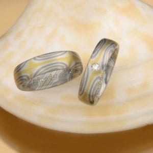 Mokume Gane Ringemit vier Sterne gestülpt