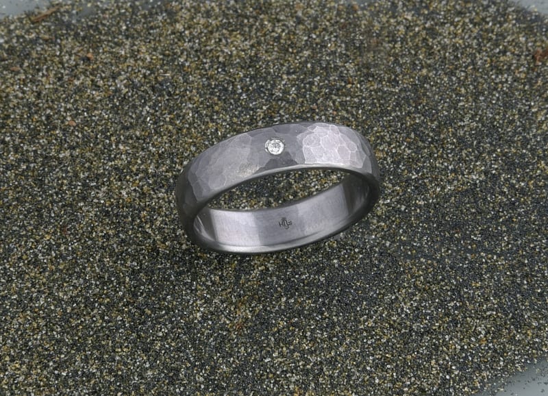 Svhmiedering mit Brillant