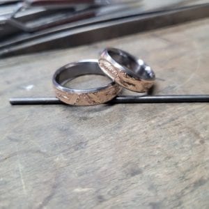 Trauringe Rosegold mit Innenring aus Tantal