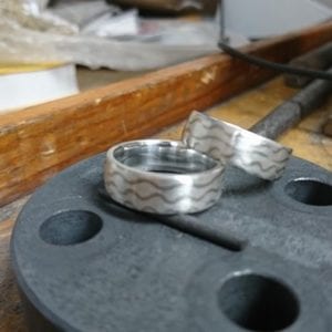 Mehrfarbige Ringe Spirallmuster