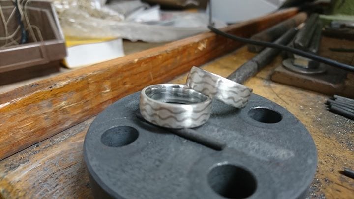 Mehrfarbige Ringe Spirallmuster