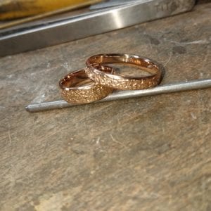 Eisschlagringe in Rotgold 750