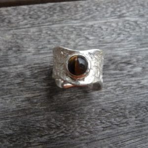 Geschwungener Eisschlagring