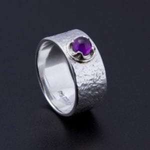 Eisschlagring mit Amethyst in Renaissancefassung