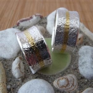 Mehrfarbige Eisschlagringe bombiert