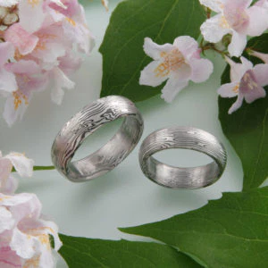 Spiegelbildliche Mokume Gane Ringe mit Palladium und Schneesilber