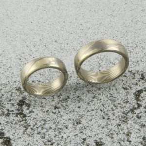 Mokume Gane Ringe mit zwei Sterne Innen.