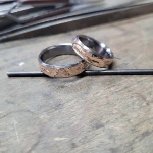 Trauringe Rosegold mit Innenring aus Tantal