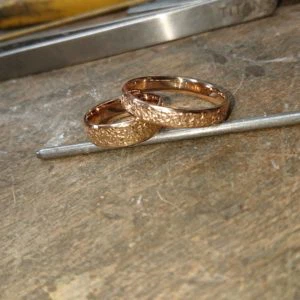 Eisschlagringe in Rotgold 750