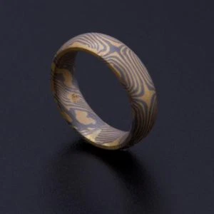 Mokume Gane Ring mit 6 Sterne gestülpt