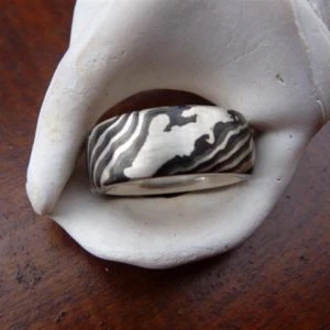 Mokume Gane Ring mit traditionalen japanischen Legierungen