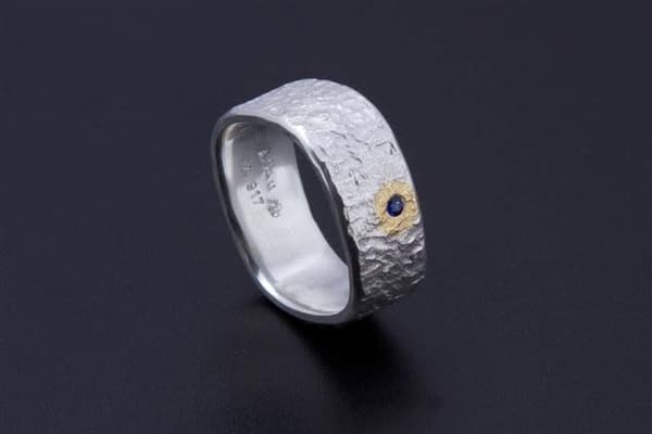 Eisschlagring Antikeck mit Saphier in Silber mit Gold