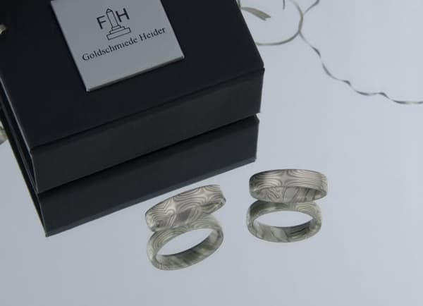 Mokume Gane Ringe mit 6 Sterne gestülpt