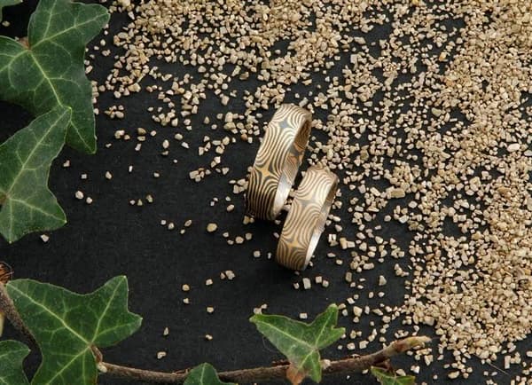 Mokume Gane Ringe gestülpt